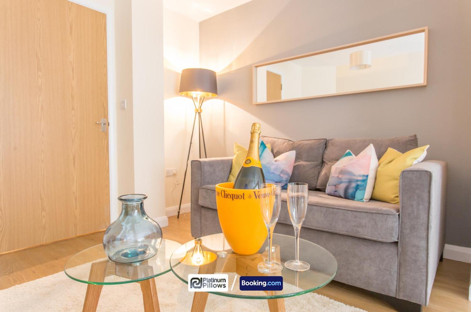 Modern Oxford 2 Bedroom Apartments, Near Headington Hospital, Families & Contractor Accommodation With Parking Exterior foto